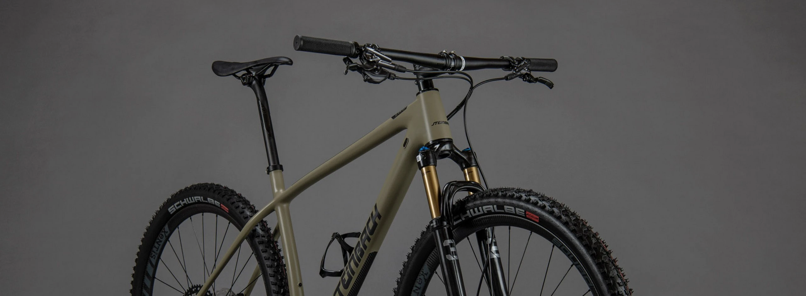 Fleiding 3 Hardtail Mountainbike in Olivgrün mit goldener Federgabel, handgefertigt in Kitzbühel
